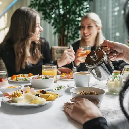 Ξενοδοχείο Janosik 4*