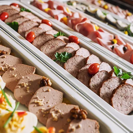 Ξενοδοχείο Janosik 4*